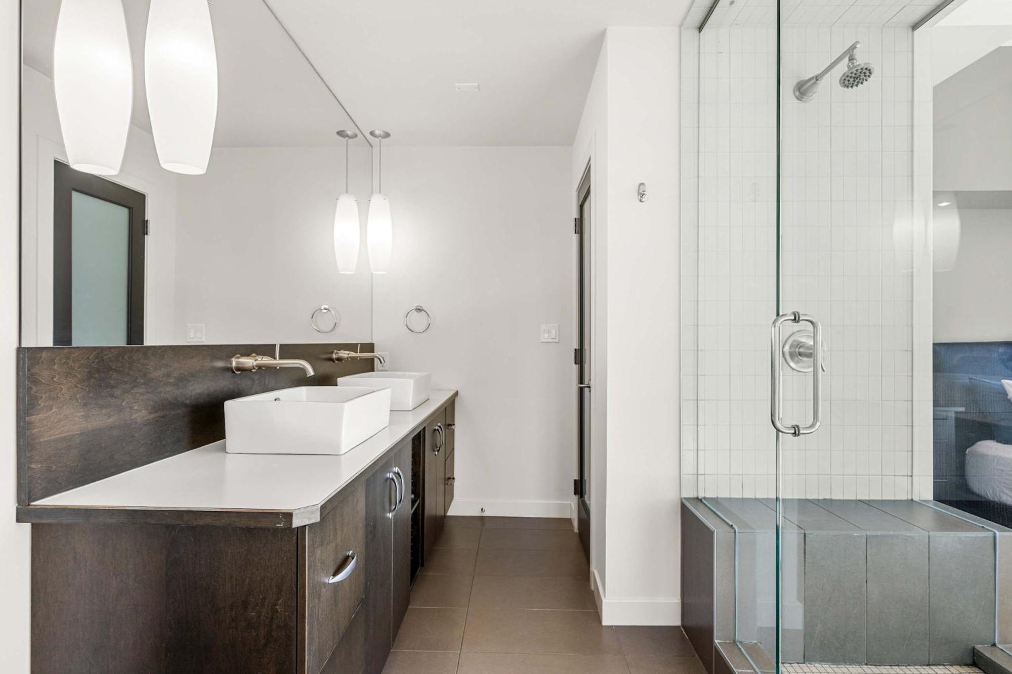 Urban Oasis - 2br Downtown Large Balcony * Calgary