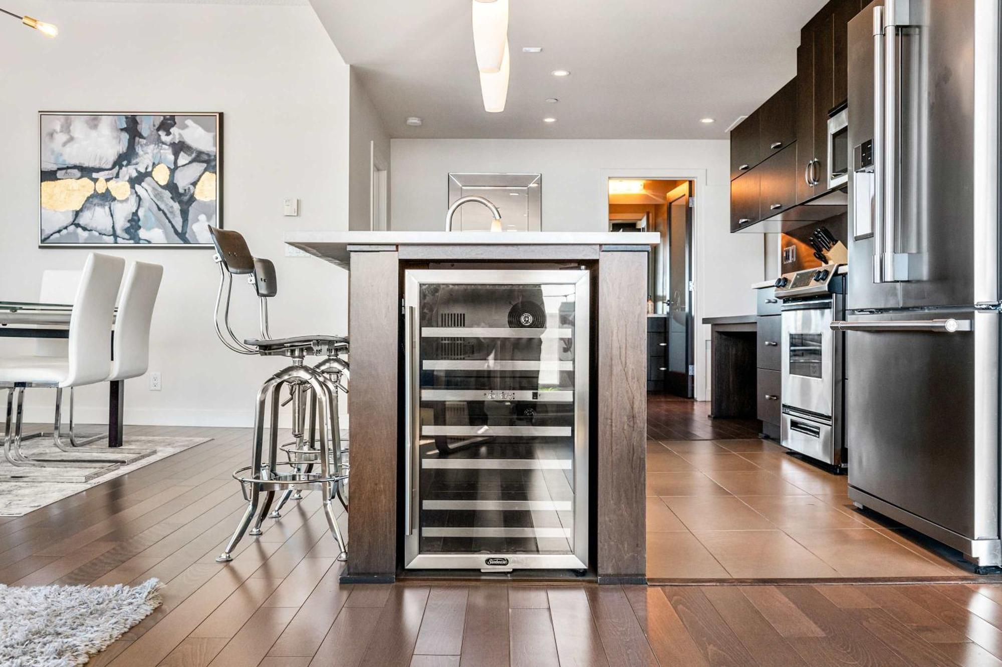 Urban Oasis - 2br Downtown Large Balcony Apartment Calgary
